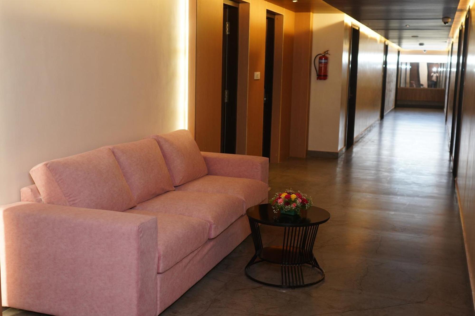 Vantara Suites Vellore Exteriér fotografie